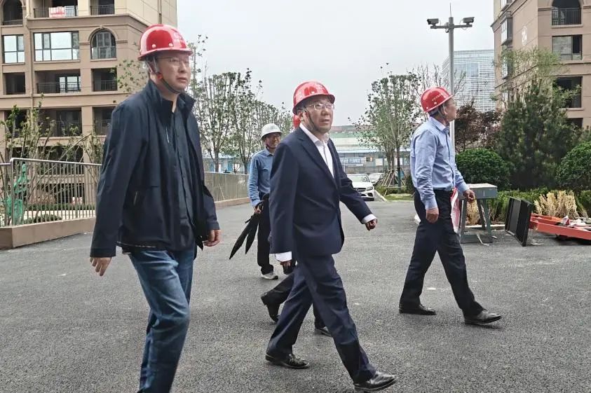 公司黨委書記、董事長李明華一行到煙臺項目、濰坊項目檢查指導工作.jpg